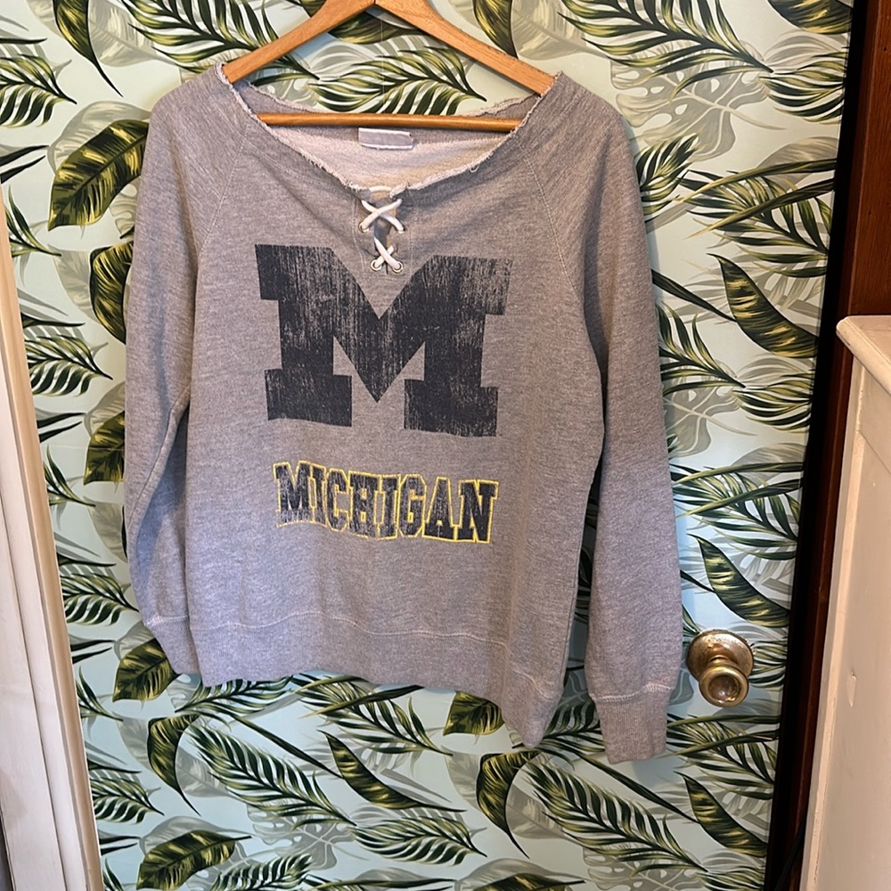GG17 gray crewneck w/ blue yellow M/ Michigan lettering section 101 medium med m
